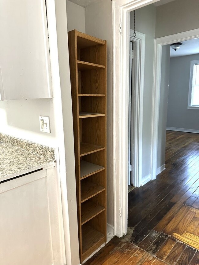 Building Photo - ONE LEVEL DUPLEX UNIT IN KINGSPORT NOW AVA...