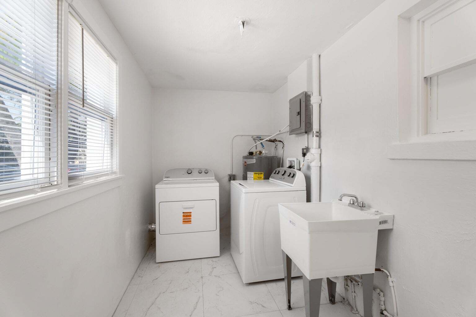 Building Photo - 4815 N Flagler Dr