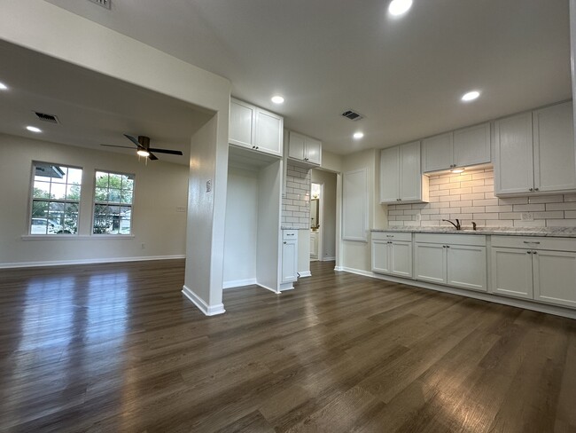 Building Photo - 1517 Bonham Dr