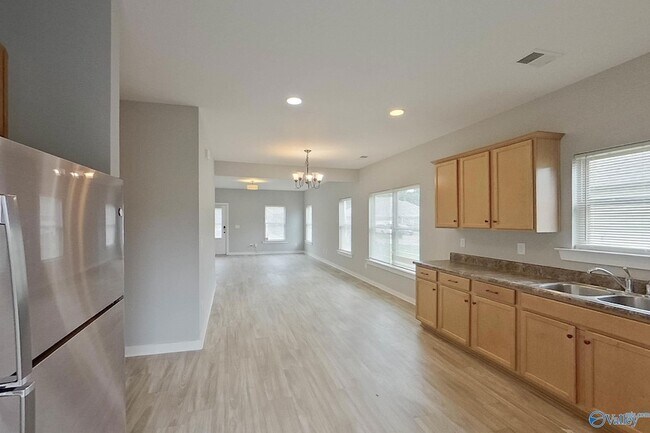 Building Photo - 520 White Oak Cir