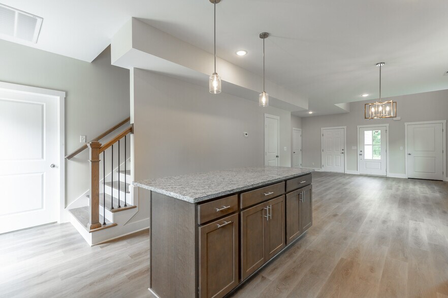 Building Photo - 4688 Heiskell Dr