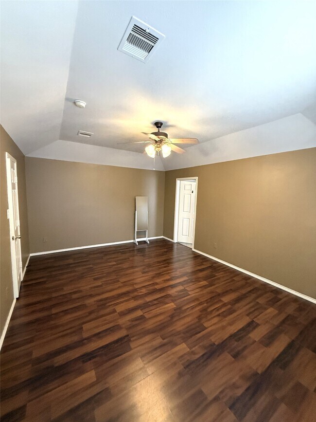 Building Photo - 3906 Eastland Lake Dr