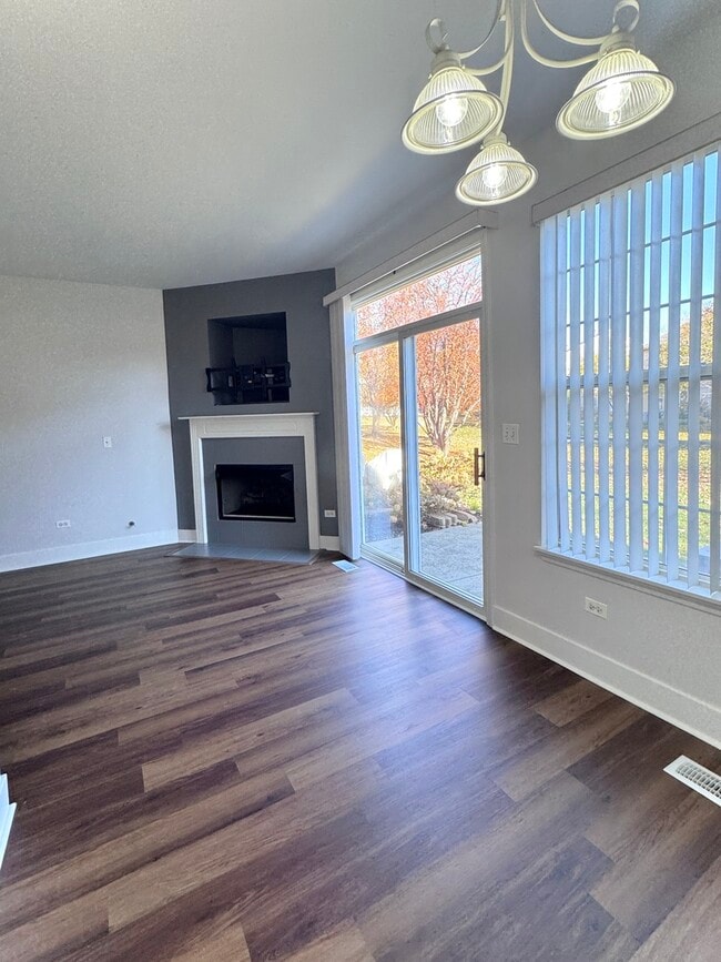 Building Photo - 2406 Sheehan Dr