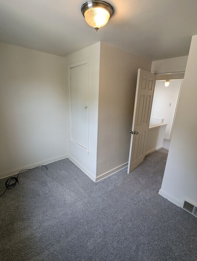 Building Photo - 3 Bedroom Single Family Home (Perry Hilltop)