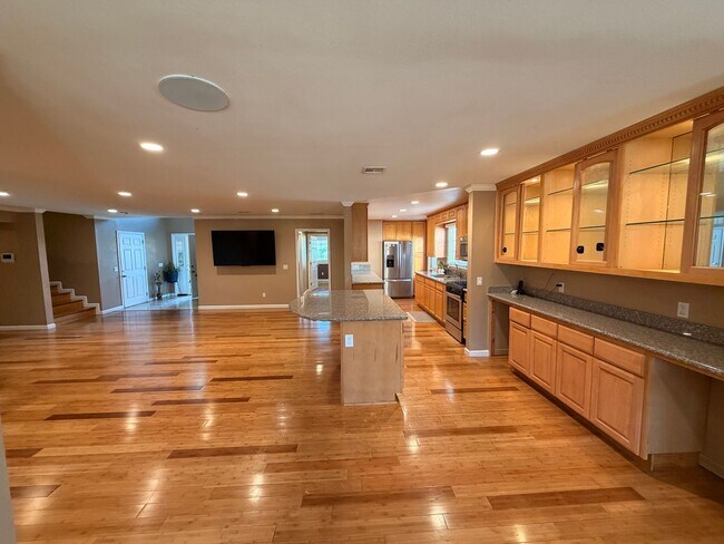 Building Photo - Unbelievable 4 Bed, 4 Bath House For Rent In Buena Park-Must See To Appreciate!