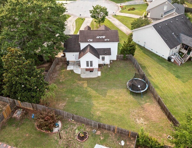 Building Photo - 2044 Shoreline Dr