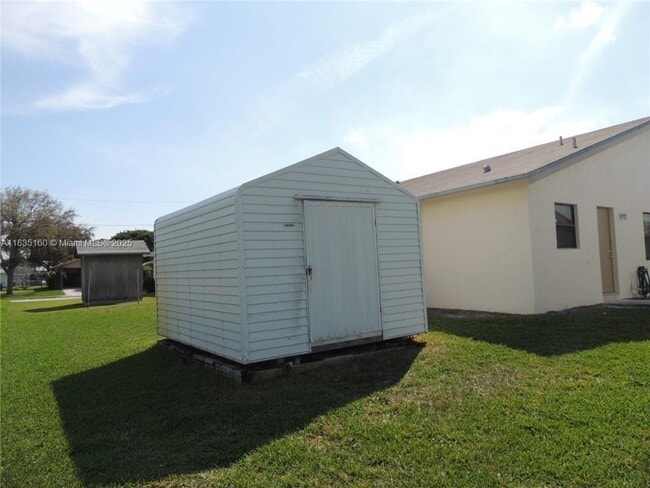 Building Photo - 240 NW 12th Ct