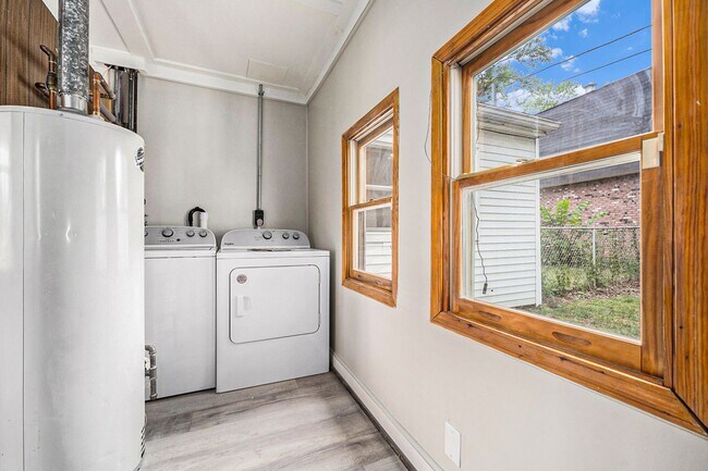Building Photo - Charming, remodeled 2-Bed/1-Bath  ranch style home- $1499