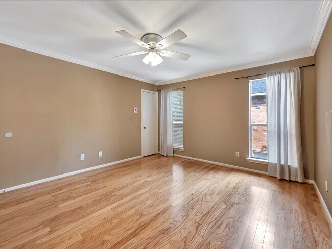 Building Photo - 1601 S Shepherd Dr