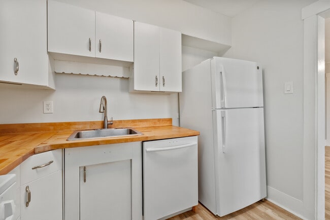 Building Photo - 523 Edgewood Ave