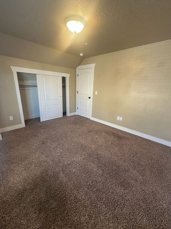 Building Photo - BEAUIFUL HOME!!!