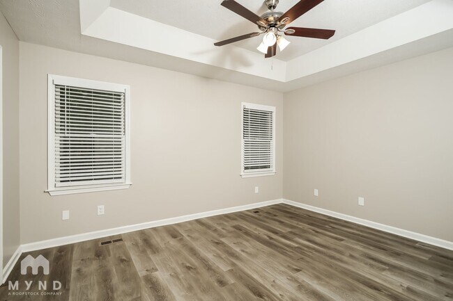 Building Photo - 1359 Lakeview Pkwy