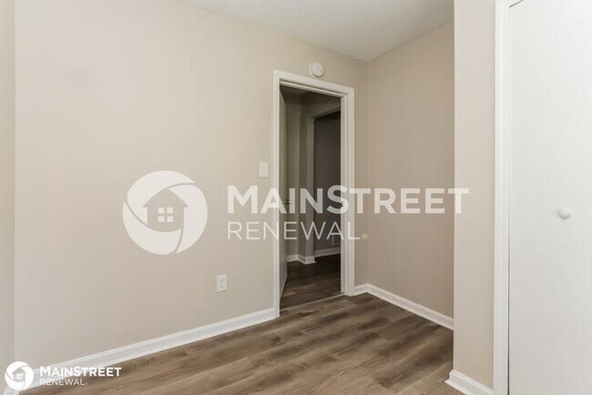 Building Photo - 5906 Whispering Hills Blvd, Louisville, KY...