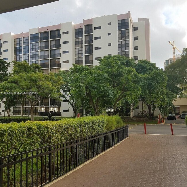 Building Photo - 17021 N Bay Rd