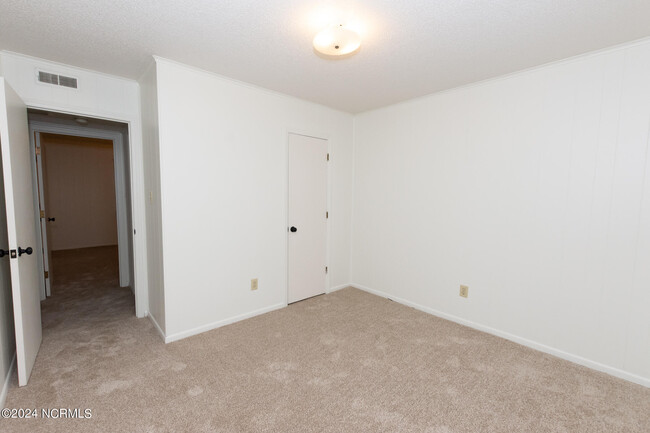 Building Photo - 104 Ravenwood Dr