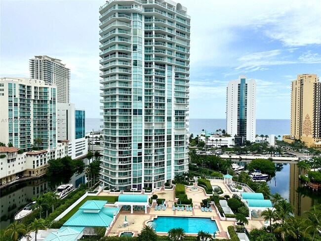 Building Photo - 16500 Collins Ave