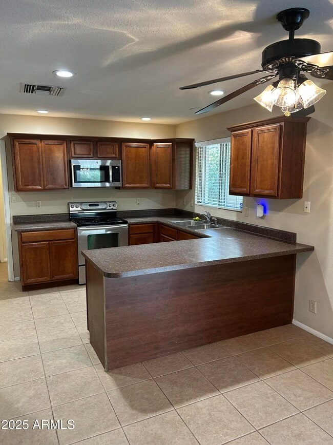 Building Photo - 6120 E Hobart St