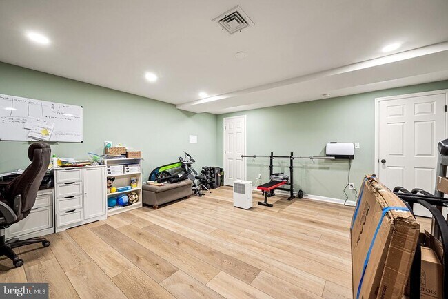 Building Photo - 705 Shippen Dr