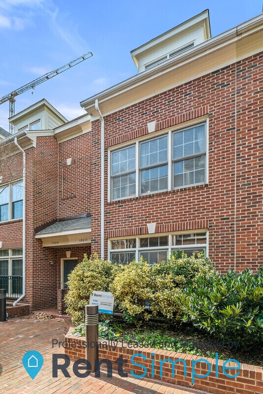 Building Photo - 1501 N Colonial Terrace