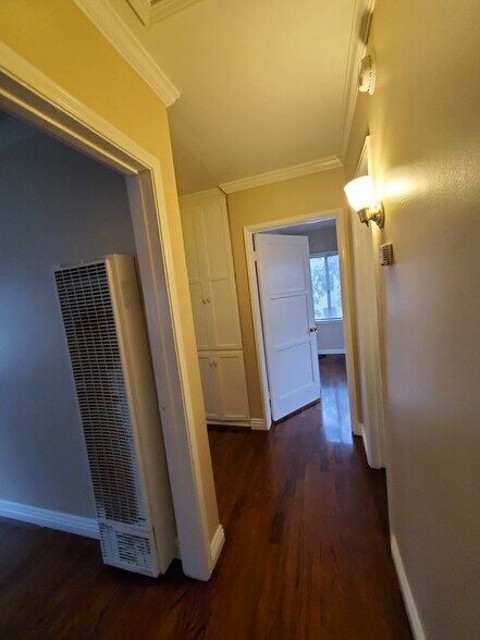 Building Photo - 3526 Farmdale Ave