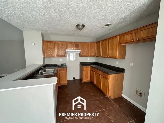 Building Photo - 7041 Ireland Dr