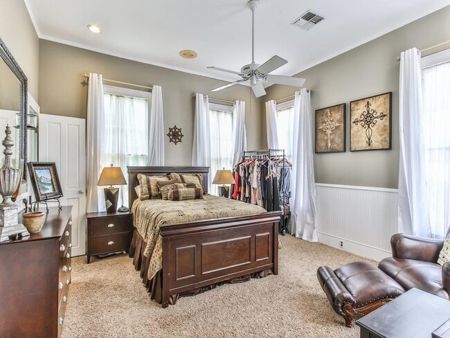 Building Photo - 509 E Luhn St