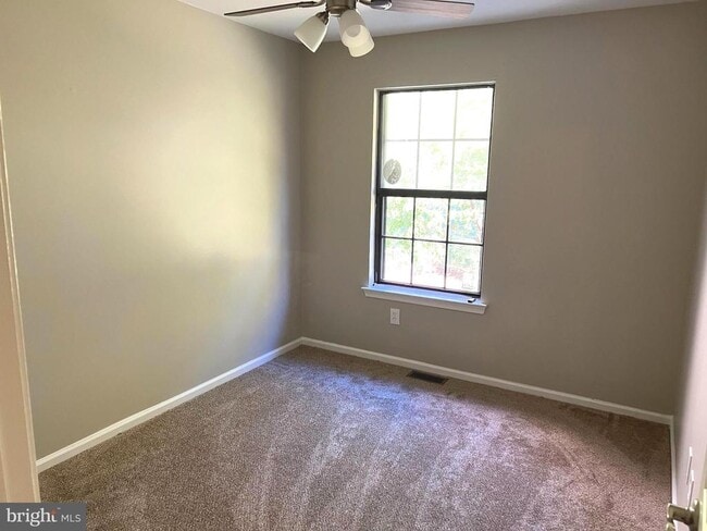 Building Photo - 208 Allens Ln