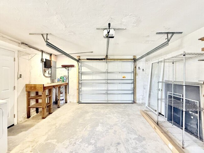 Building Photo - 8026 Brighton Dr