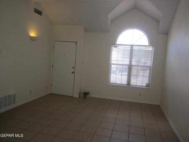 Building Photo - 538 Olmeca Dr