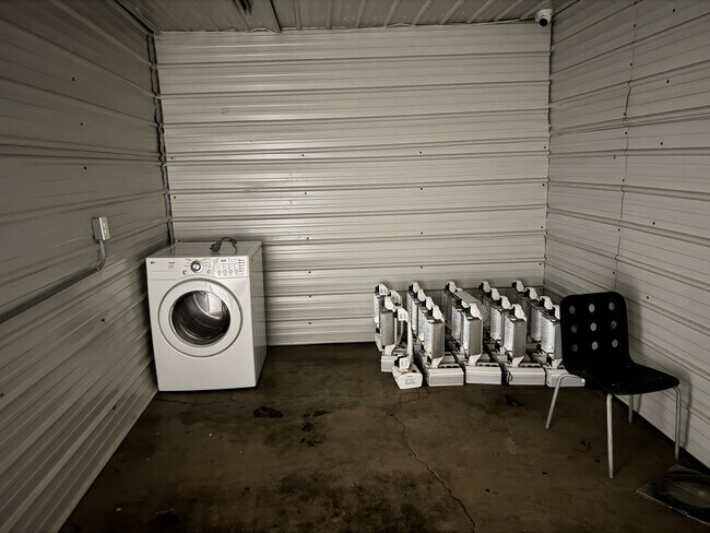 Building Photo - 16093 SW Roy Rogers Rd