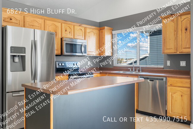 Building Photo - 6827 S High Bluff Dr