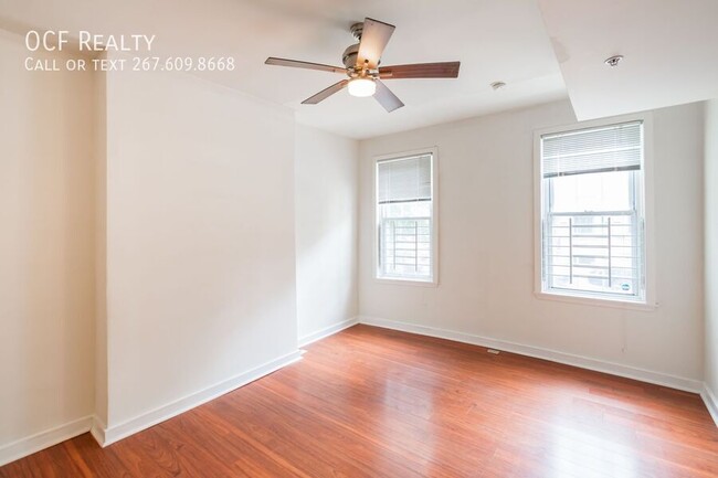 Building Photo - 1431 Lombard-Beautiful Apt-Private Yard-Fi...