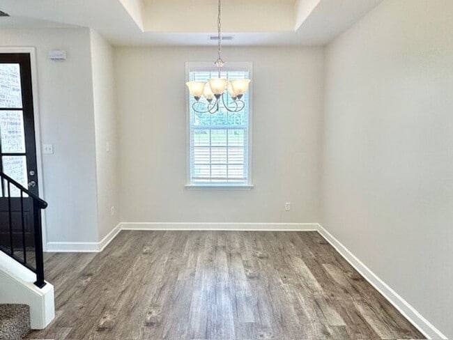 Building Photo - Now Leasing a 4-bedroom 2.5 bath home in O...