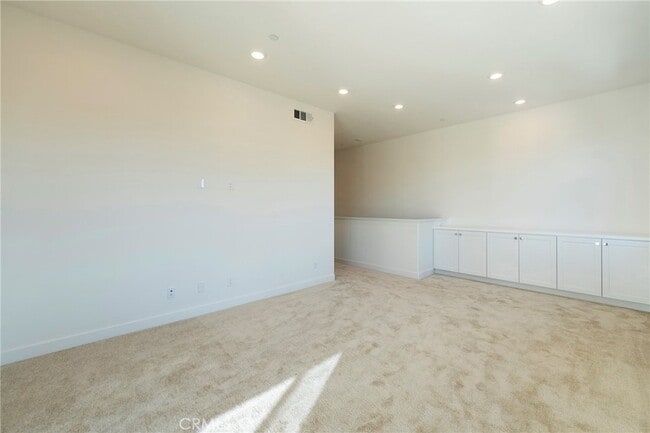 Building Photo - 121 Baluster