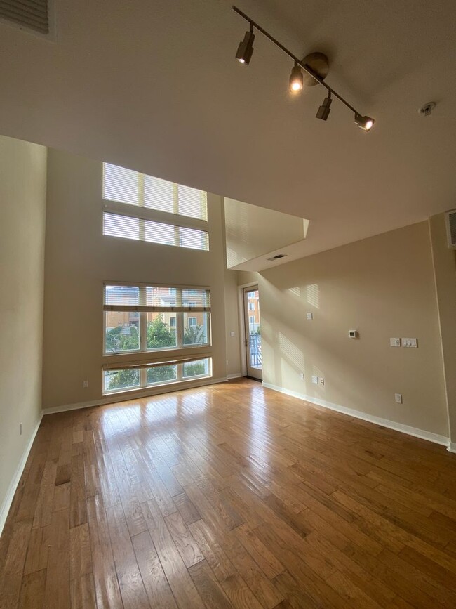 Building Photo - Luxury Condo 2 BED 2 BA at Dublin Elan - W...