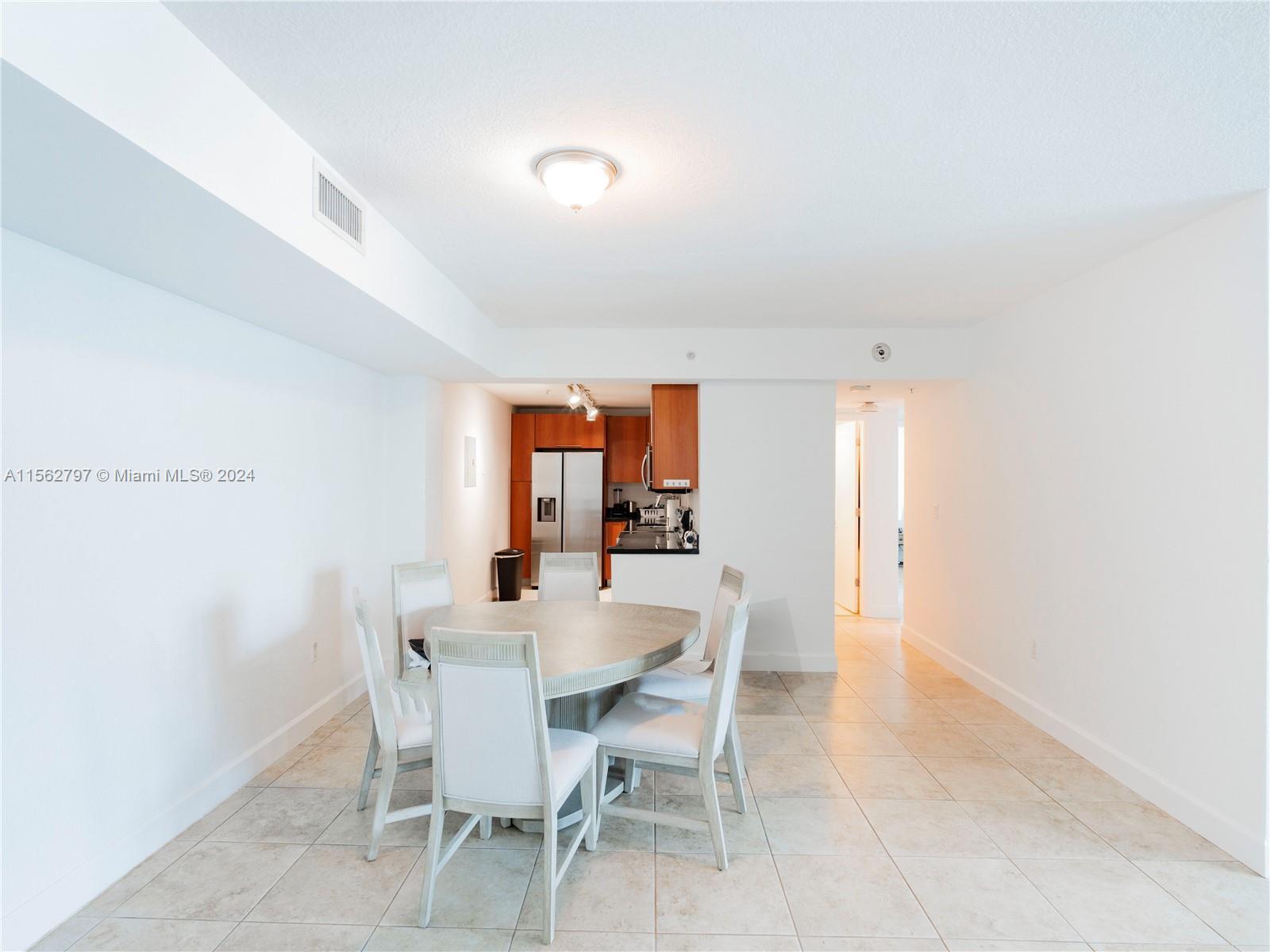 Building Photo - 7501 E Treasure Dr