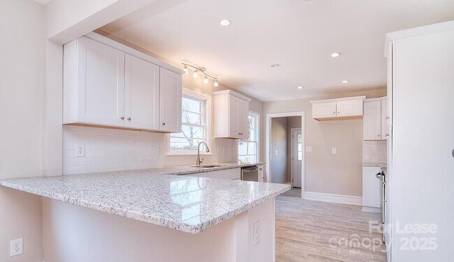 Building Photo - 1437 Springwood Ln