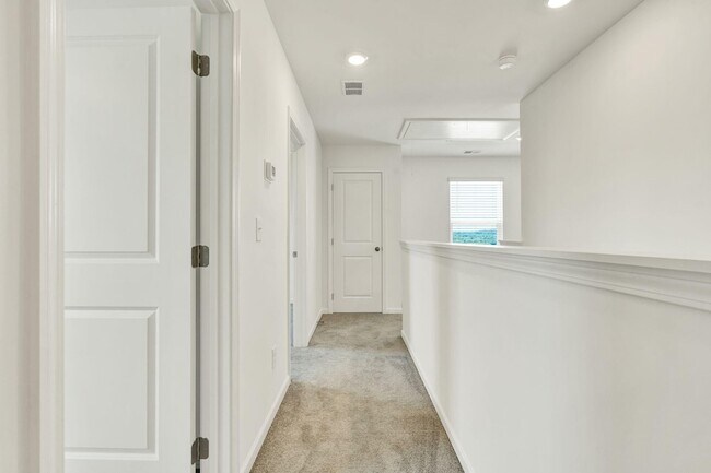 Building Photo - 5010 Highwood Dr