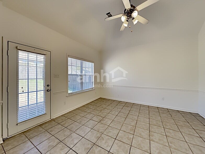 Building Photo - 10242 Spruce Grove Ln