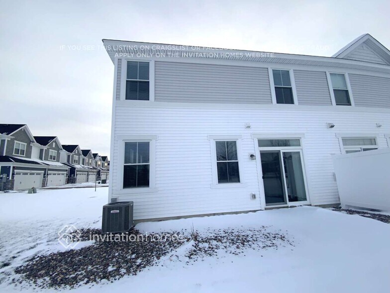 Building Photo - 16700 Dunkirk Cir N