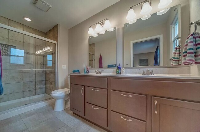 Building Photo - 2404 Wendy Way Dr