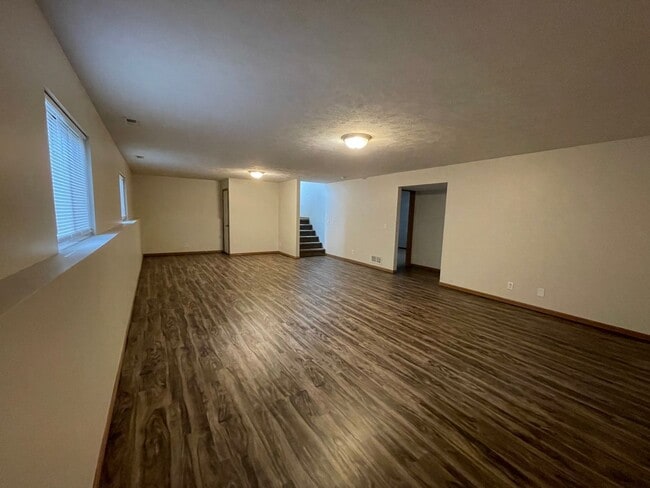 Building Photo - Spacious, updated, 5 bedroom, 3 bath house in south Lincoln.