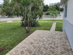 Building Photo - 13300 NE 10th Ave