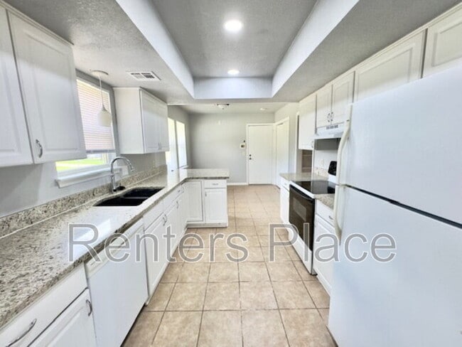 Building Photo - 1400 N Ironwood Pl