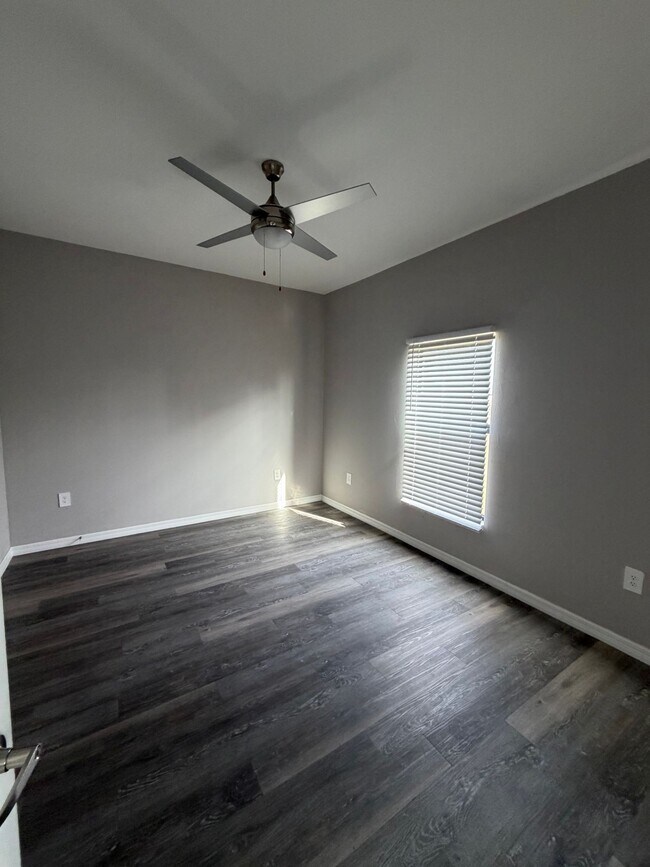 Building Photo - 1156 Melville Rd