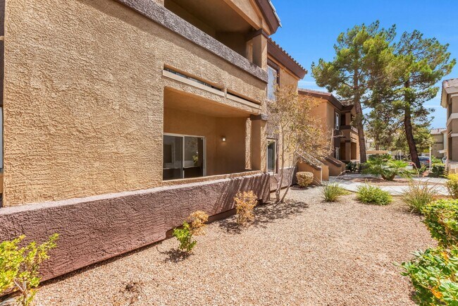 Building Photo - 6164 Pine Villa Ave