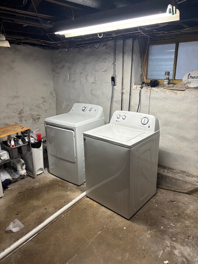 Building Photo - 5054 Winona Ave