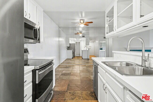 Building Photo - 521 Montana Ave