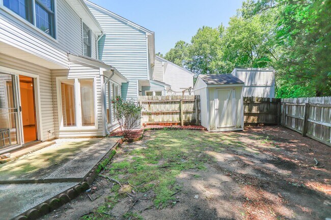 Building Photo - 200 Arabian Cir