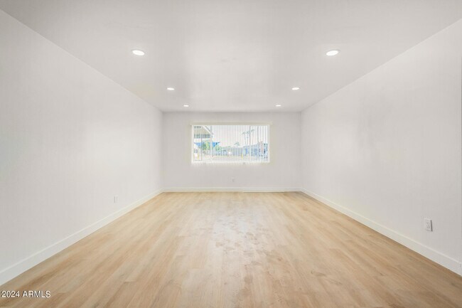 Building Photo - 936 W Rio Salado Pkwy